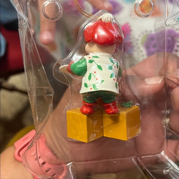 Santa's Best Christmas Tree Ornament First Edition Santa Stubby W/ Blocks - Picture 3 of 4